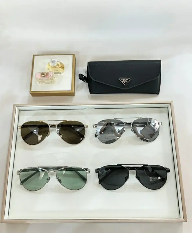 prada aaa qualite lunettes de soleil s_12143071